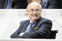 Sepp Blatter, predsednik Fife: Beli golob je vzletel z Blatterjeve  dlani