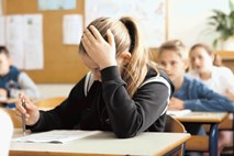 S šolskimi ocenami so težave, na ministrstvu pa opozarjajo, da so učitelji pri ocenjevanju avtonomni