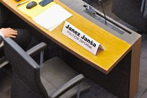 Janšev poslanski mandat: politična odločitev kot prikrita vpeljava pravil