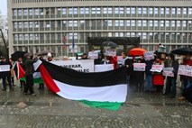 Ker vlada sedem mesecev ni storila nič, so poslanci ZL in ZaAB danes vložili akt za priznanje Palestine 