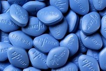 Z odobritvijo »rožnate tabletke« bi ženske skoraj 20 let za moškimi dobile svojo viagro