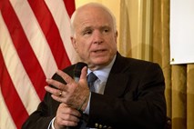 Volilna kampanja v ZDA: Nova  tarča Donalda Trumpa – McCain