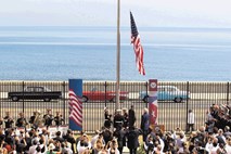 Kuba-ZDA odnosi: Zastava ZDA na Maleconu 