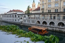 Arhitektura v živo: vodena ogleda z ladjico po Ljubljanici in po Promenadi Velenje  