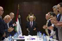 Vodja PLO Mahmud Abas odstopa, da bi se organizacija okrepila