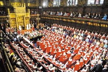 Britanski lordi v parlamentu  živijo  kot lordi in nikomur ne polagajo računov