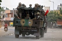 Pakistan in Indija znova dvigujeta napetost v Kašmirju