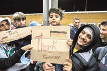 Nemčija-Avstrija: Prvi val beguncev prispel na cilj