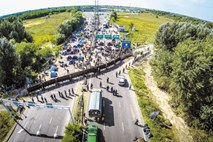 Po madžarskem zaprtju meje se begunska pot usmerja tudi proti Sloveniji