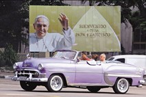 Natrpan program papeževega obiska na Kubi in v ZDA