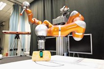 Robot iz Slovenije: milijoni za stroj, ki bo premagal Kitajce