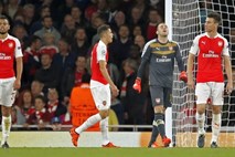 Arsenal v težavah po dveh porazih v ligi prvakov: Wenger na udaru kritik zaradi izbire vratarja