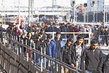 V Nemčiji še bolj vroča razprava, ali so begunci breme ali priložnost