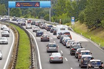 Ministrstvo za infrastrukturo pripravljeno na spremembe glede reševalnega pasu na avtocestah