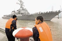 ZDA z rušilcem nad kitajske zahteve po teritorialnem morju