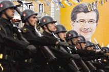 Erdogan upa na absolutno večino, Kurdi se bojijo volilnih manipulacij 