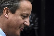 Britanski premier Cameron še nima zelene luči za bombardiranje Islamske države