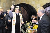 V številnih slovenskih krajih v teh dneh slavijo svetega Martina, ki je iz mošta naredil vino