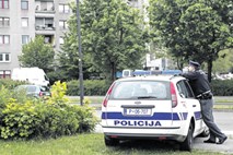Trije mladoletniki po Ljubljani grozili z nožem 