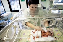 UKC Maribor: Vse manj zdravnikov, ki lahko vodijo porode 