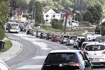 Dolenjska cesta ni le tranzitna prometnica, temveč jo prebivalci uporabljajo za dnevne opravke