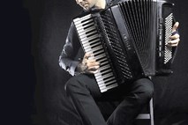Portret Marka Hatlaka: vsaka glasba je poslušljiva, če je kakovostna in podprta z dobro idejo