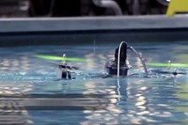 Amfibijski brezpilotnik, ki leti in pluje pod vodo 
