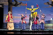 Fenomen kitajske opere: opera brez scene, petja, režiserja in skladatelja