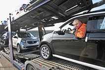 V tovarni avtomobilov smart zaposlenim znova grozili s selitvijo proizvodnje v Slovenijo