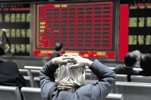 Borzniki in politiki podrobno spremljajo dogajanje na kitajskih finančnih trgih