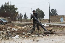 Spopad za zadnje Asadovo oporišče na vzhodu Sirije
