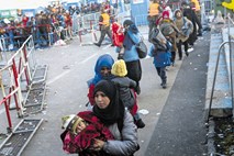 Avstrija pred sprejemanjem nove azilne politike, Italija naj bi razmišljala o »žariščnih točkah« ob meji s Slovenijo in Avstrijo