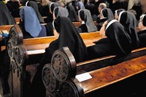 Nadškofija o dogodku v viški župniji: Verniki morajo razumeti razpoloženje v škofiji