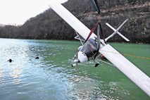 Slovenski pilot pristal na reki Soči