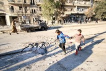 Če Asadova vojska obkoli Alep, bo brez oskrbe s hrano 300.000 ljudi