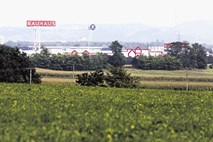 Slovenija naj bi 350.000 hektarjev kmetijskih površin trajno varovala pred gradbenimi stroji