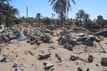 Ameriški bombniki stresli smrtonosni tovor na hiši, kjer so se zbrali vodje islamske države