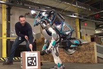 Atlas – robot nove generacije: če pade, se zna sam pobrati