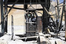 Kolaps surovinskih trgov pognal rudarje v rekordne izgube