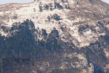 Jadralni padalec strmoglavil v skale na pobočju Kuclja