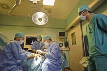  Anesteziologi dela nočejo prepustiti medicinskim sestram