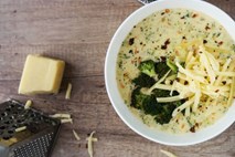 Brokolijeva juha s sirom