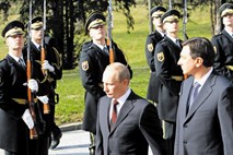 Vabilo Putinu za obisk še v Pahorjevem predalu
