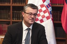 Premier Orešković misli s svojo glavo, Karamarko užaljen