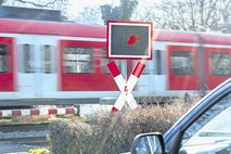 Železniški prehodi v Sloveniji: Denar na voljo, a brez soglasij