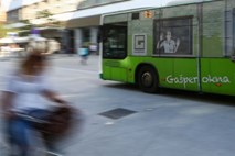 Po žuru pri Jezerškovih se je neznani »frajer« z avtobusom LPP vozil po Ljubljani in ga parkiral na Brezovici