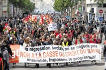 Francoska vlada mimo skupščine sprejela zakon o delu