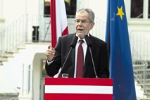 Glasovi po pošti odločili, da bo avstrijski predsednik Van der Bellen