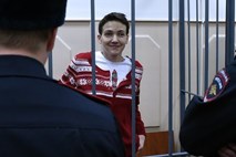 Rusi so iz zapora izpustili ukrajinsko pilotko Nadjo Savčenko