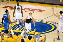 Curry Golden State popeljal do ponovitve lanskega finala s Clevelandom